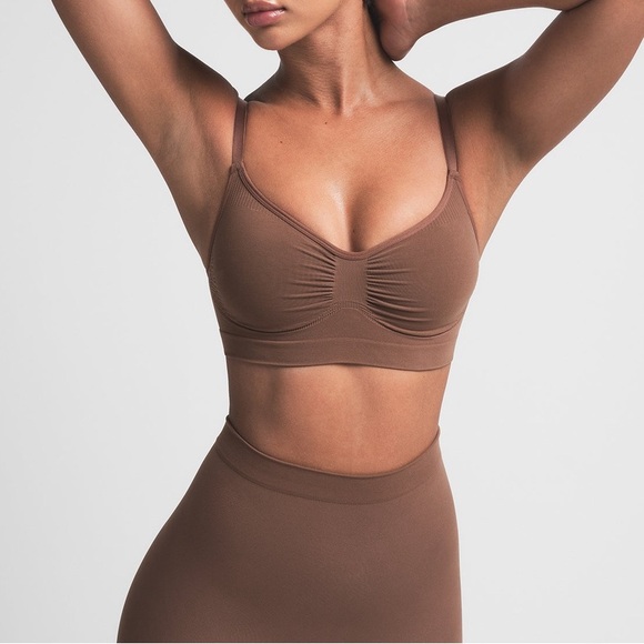 SEAMLESS SCULPT BRALETTE - Picture 3 of 10